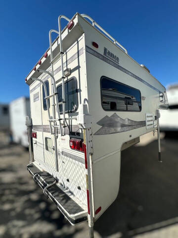 2000 Lance Camper 1010