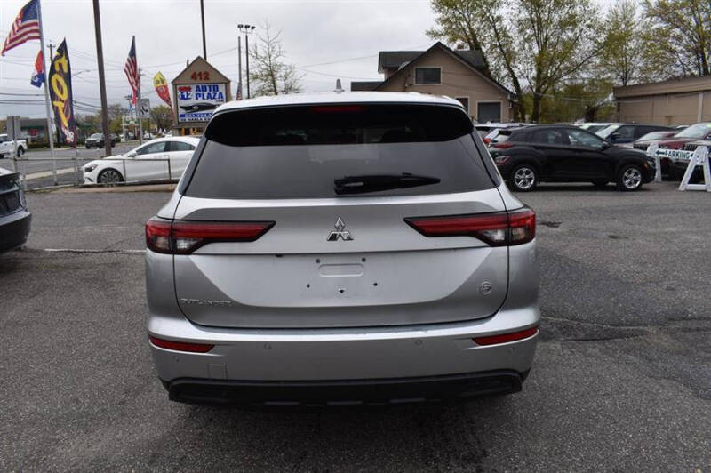 2022 Mitsubishi Outlander ES