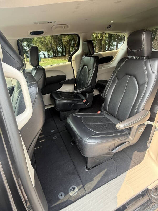 2022 Chrysler Pacifica Touring L