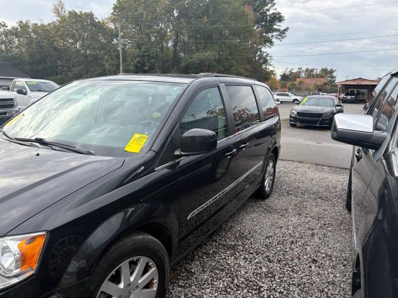 2015 Chrysler Town & Country Touring photo 2