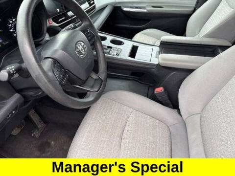 2025 Toyota Sienna LE 8-Passenger