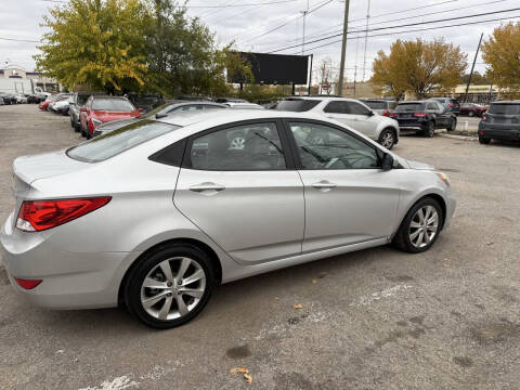 2012 Hyundai Accent GLS