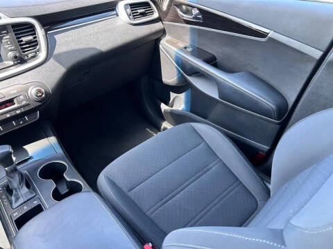 2019 Kia Sorento S V6