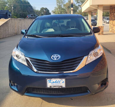 2011 Toyota Sienna LE 7-Passenger Auto Access Seat