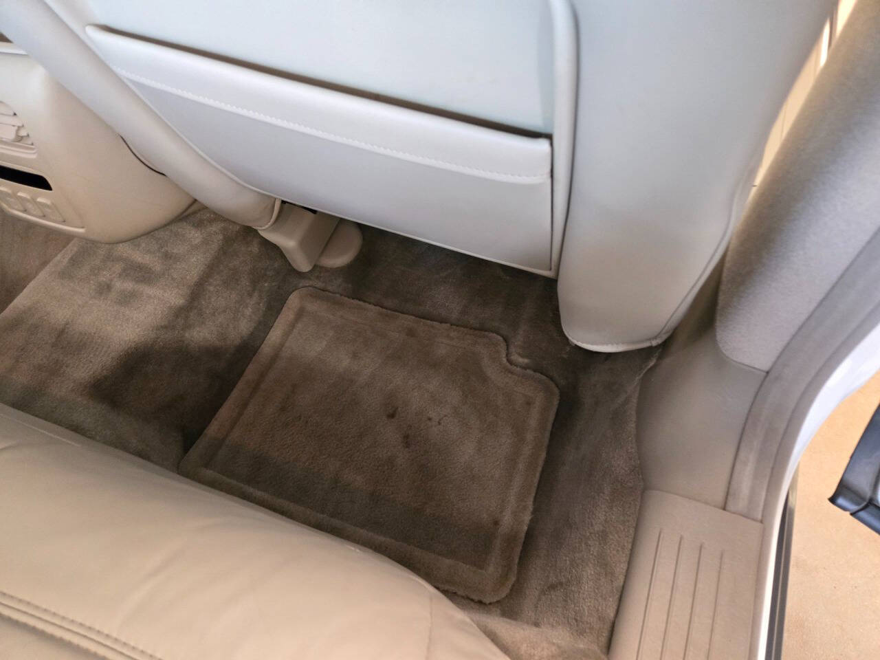 2002 Cadillac DeVille 86