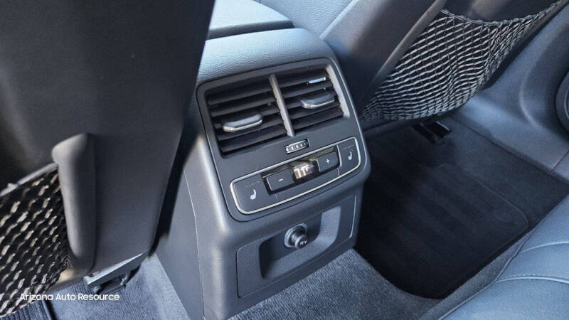 2017 Audi A4 2.0T quattro Prestige