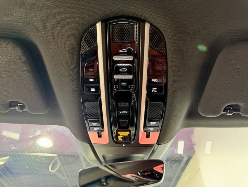 2018 Porsche Panamera 4