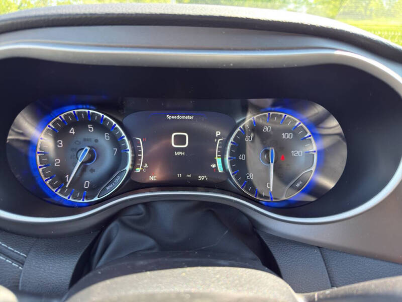 2027 Chrysler Pacifica Select