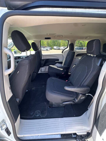 2023 Chrysler Voyager LX