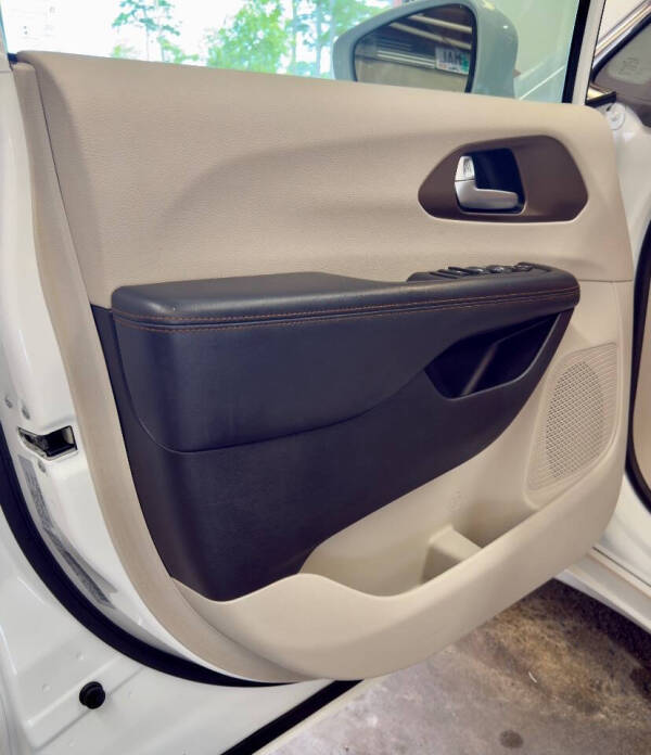 2017 Chrysler Pacifica Touring-L