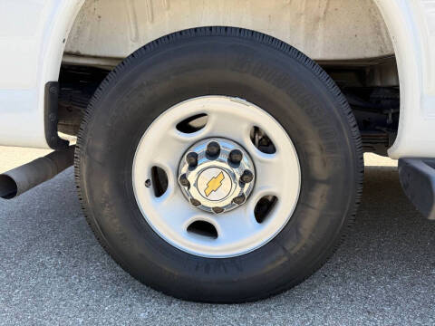 2025 Chevrolet Express LT 3500
