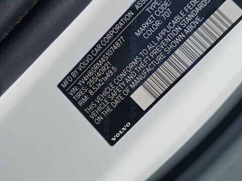 2025 Volvo XC60 T8 Ultra Dark Theme