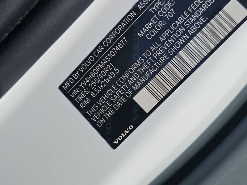 2025 Volvo XC60 T8 Ultra Dark Theme