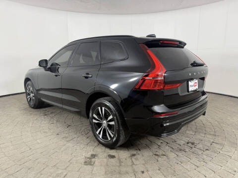 2024 Volvo XC60 B5 Core Dark Theme