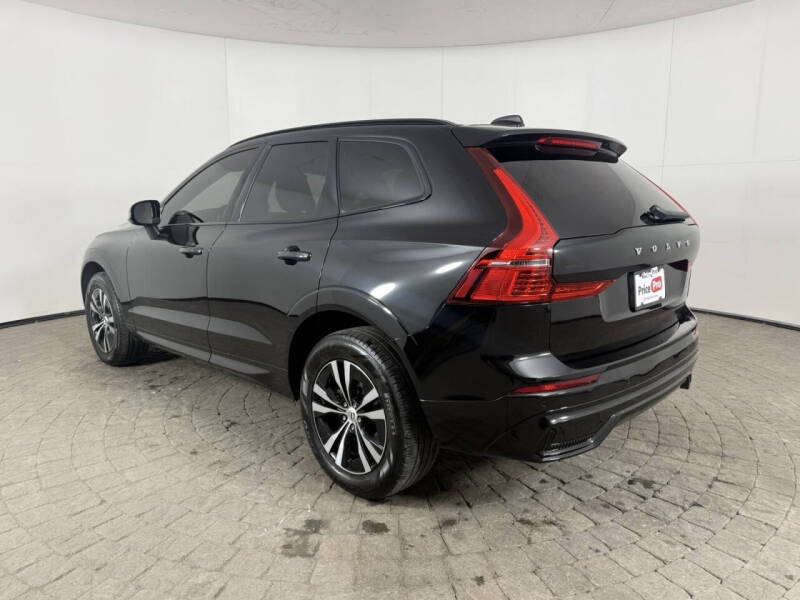 2024 Volvo XC60 B5 Core Dark Theme