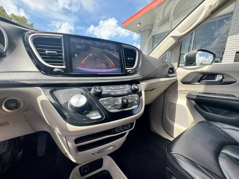 2023 Chrysler Pacifica Touring L