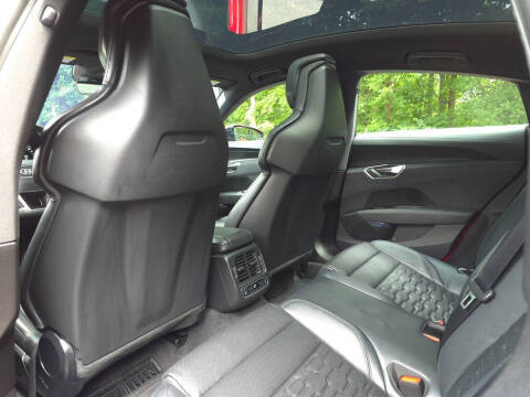 2024 Audi e-tron GT quattro Premium Plus