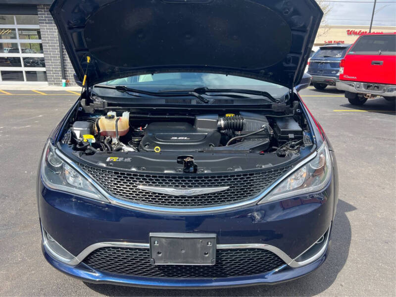 2017 Chrysler Pacifica Touring-L Plus