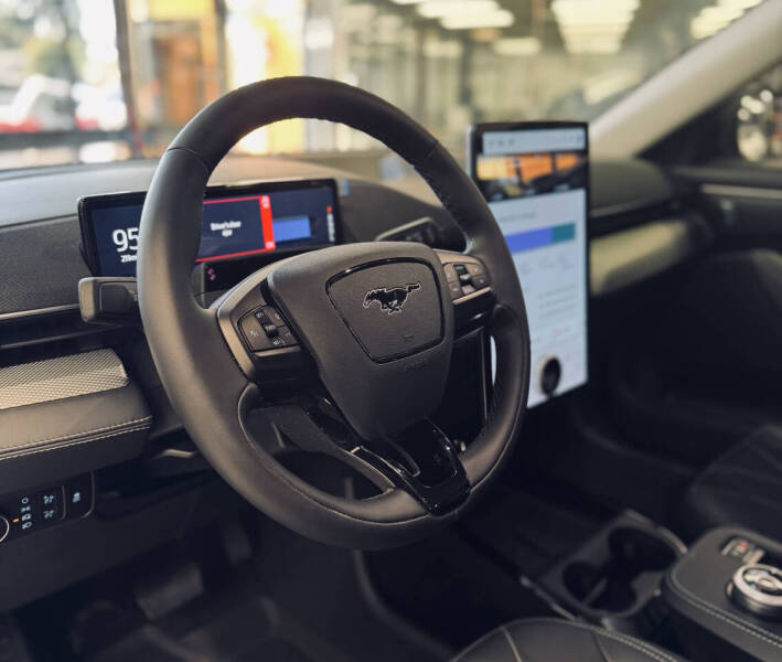 2023 Ford Mustang Mach-E Select