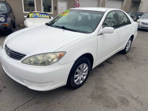 2005 Toyota Camry for sale at Global Auto Finance & Lease INC in Maywood IL