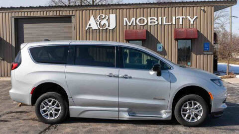 2024 Chrysler Voyager LX