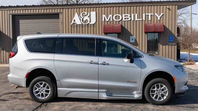 2024 Chrysler Voyager LX
