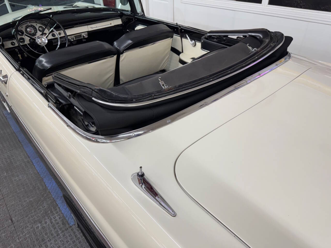 1956 Ford Fairlane 20