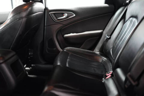 2017 Chrysler 200 Limited Platinum