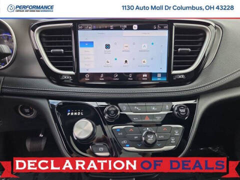 2027 Chrysler Pacifica Select