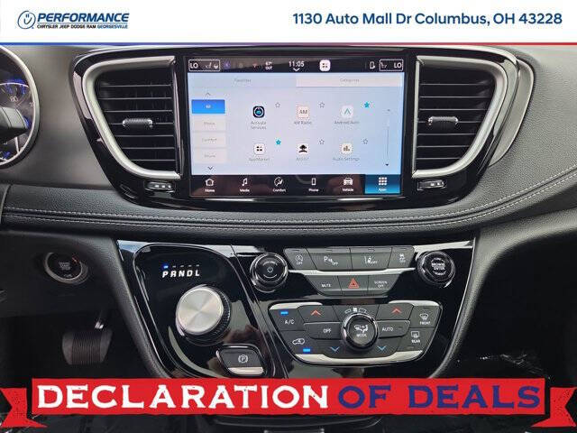 2027 Chrysler Pacifica Select