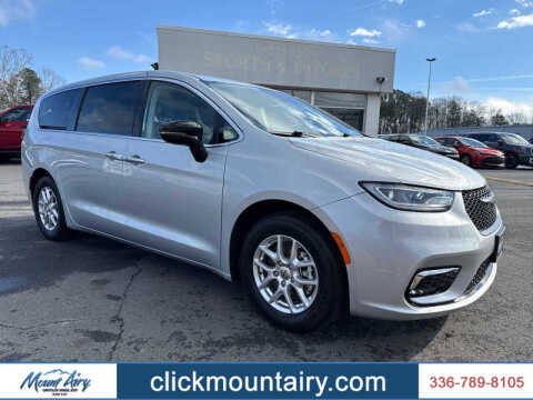 2024 Chrysler Pacifica Touring L