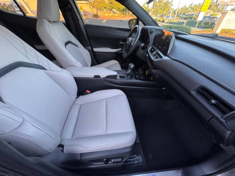 2023 Lexus UX 250h