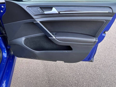 2017 Volkswagen Golf R 4Motion