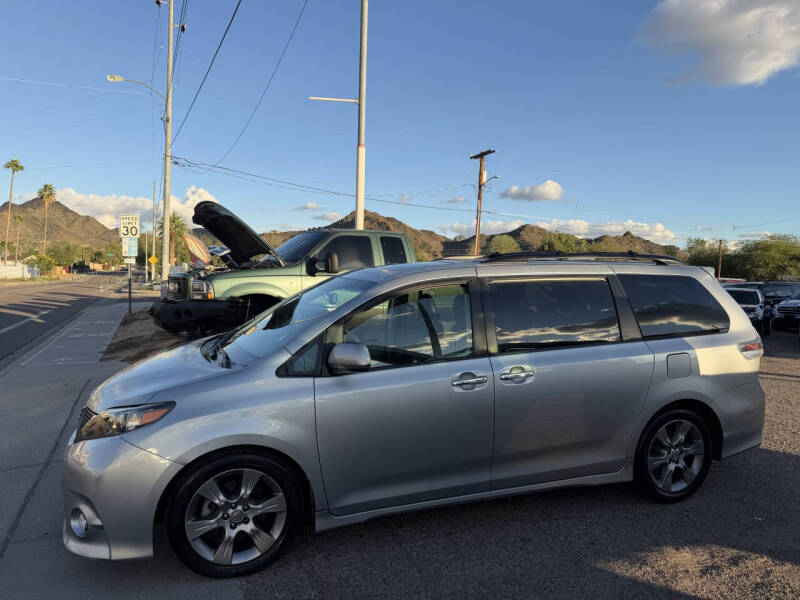2014 Toyota Sienna SE 8-Passenger