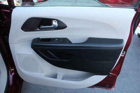 2017 Chrysler Pacifica Hybrid Platinum