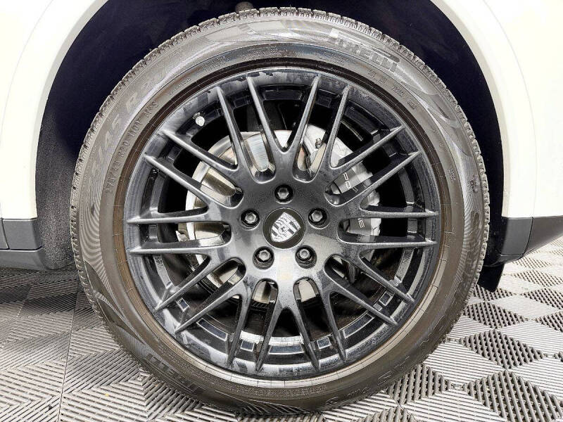 2017 Porsche Cayenne Platinum Edition