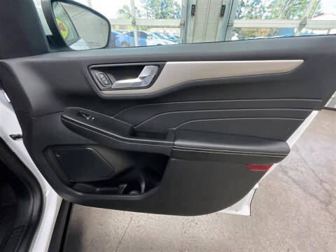 2022 Ford Escape Hybrid SEL