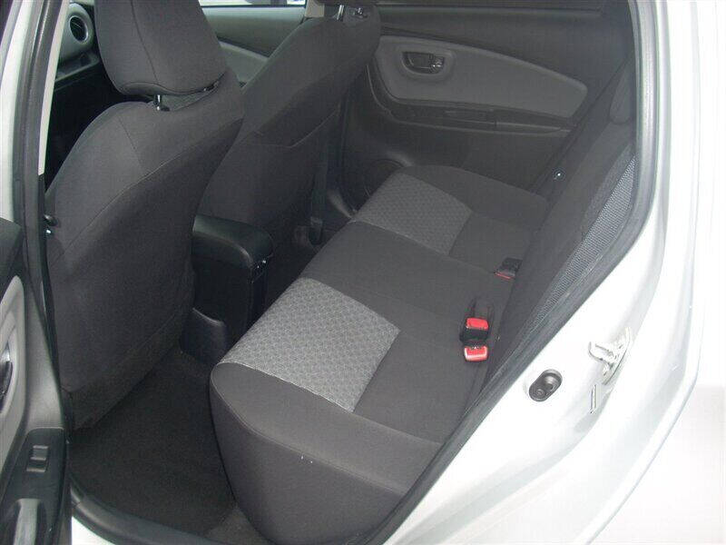 2015 Toyota Yaris 5-Door LE