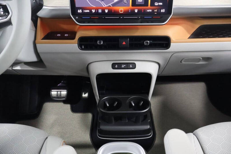 2025 Volkswagen ID. Buzz Pro S Plus 4Motion