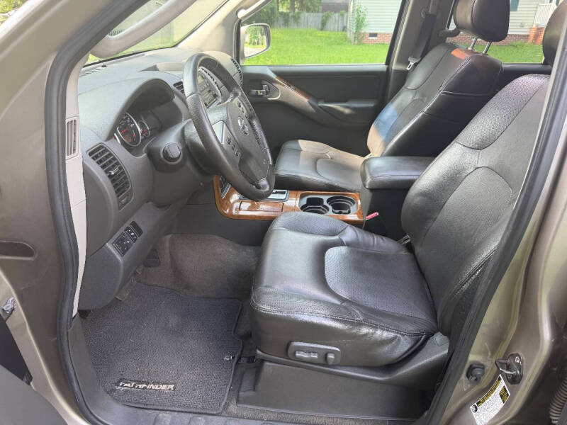 2007 Nissan Pathfinder LE