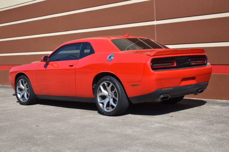 2016 Dodge Challenger SXT Plus