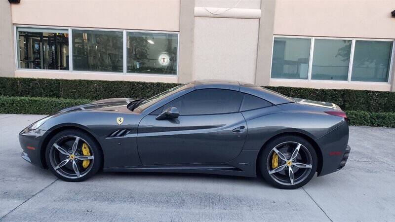 Ferrari California's photo