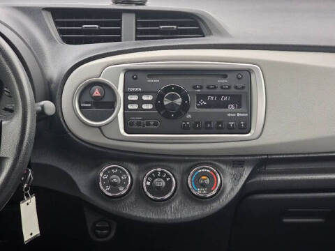 2012 Toyota Yaris 5-Door LE