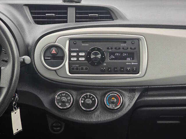 2012 Toyota Yaris 5-Door LE