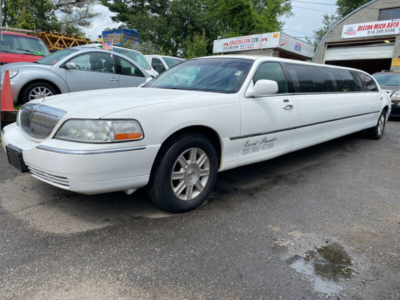 2006 Lincoln Town Car for sale at Drive Deleon in Yonkers NY