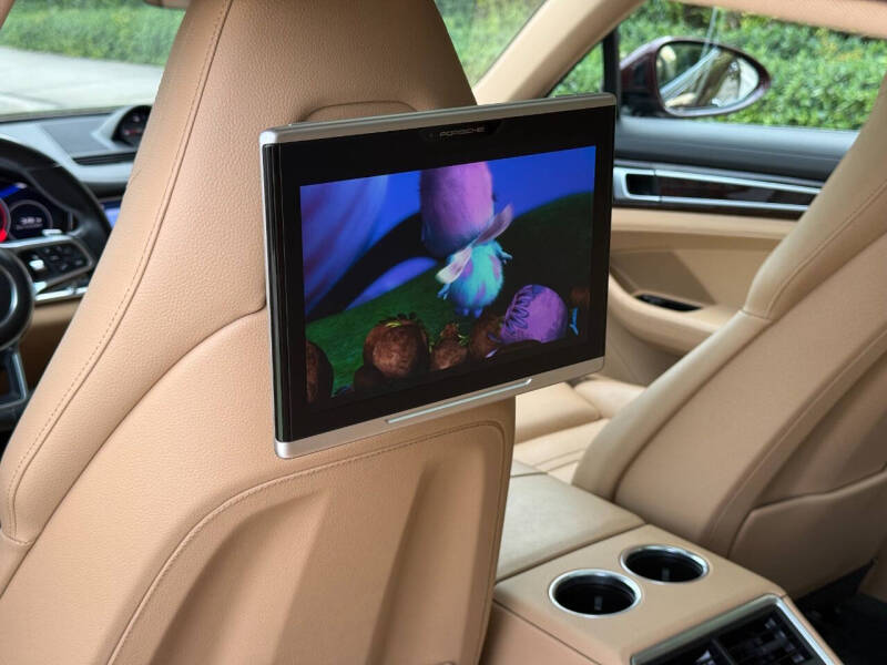 2018 Porsche Panamera 4 Executive