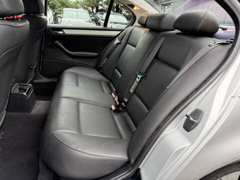 2004 BMW 3 Series 325i