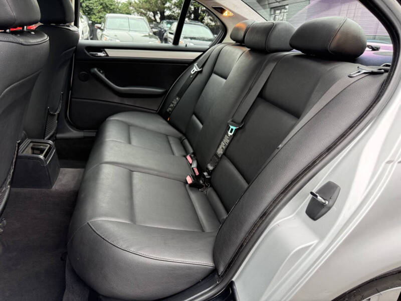2004 BMW 3 Series 325i