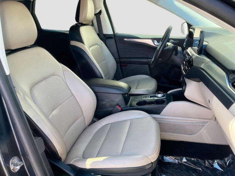 2022 Ford Escape Titanium