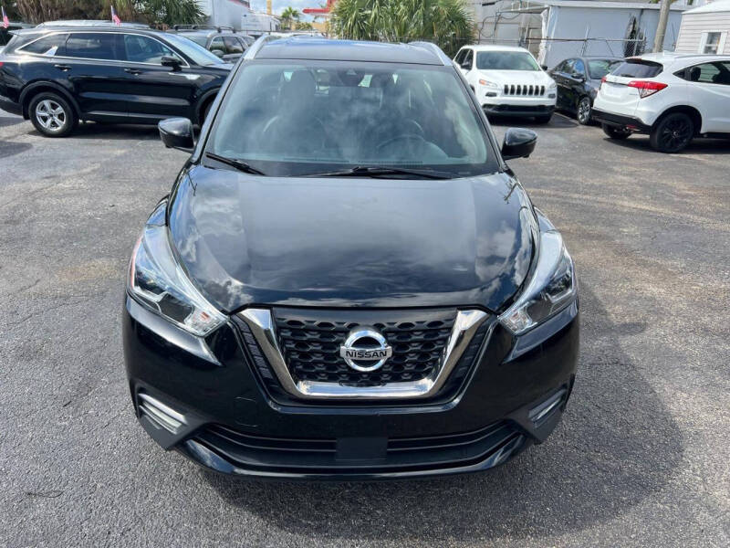 2020 Nissan Kicks SR
